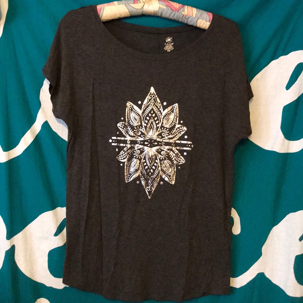 Gaiam Medium silver flower mandala Yoga tee